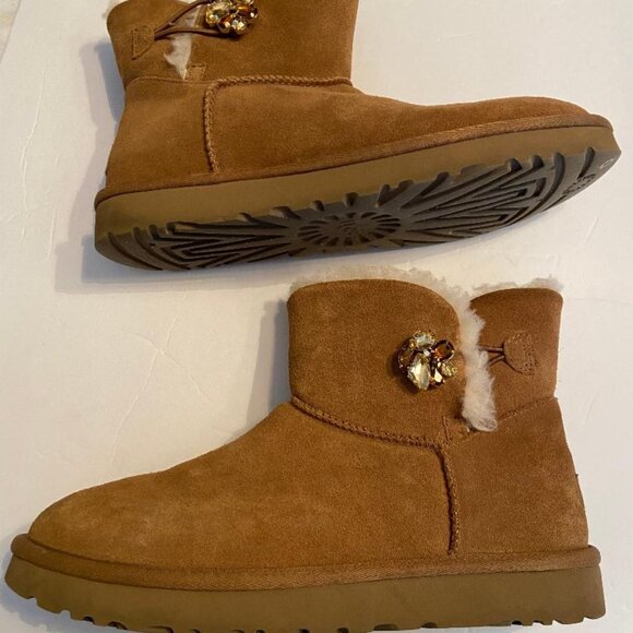 UGG MINI BAILEY BUTTON GEM CHESTNUT, Size 10 - Picture 5 of 10